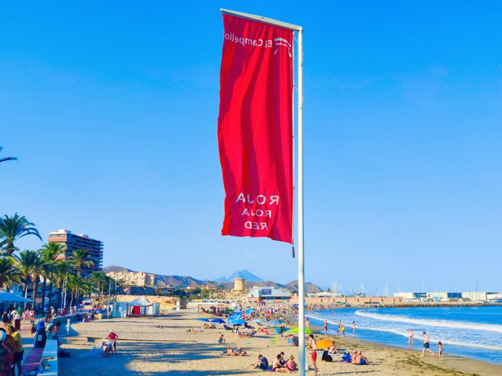 Drapeaux sur les plages d’Espagne